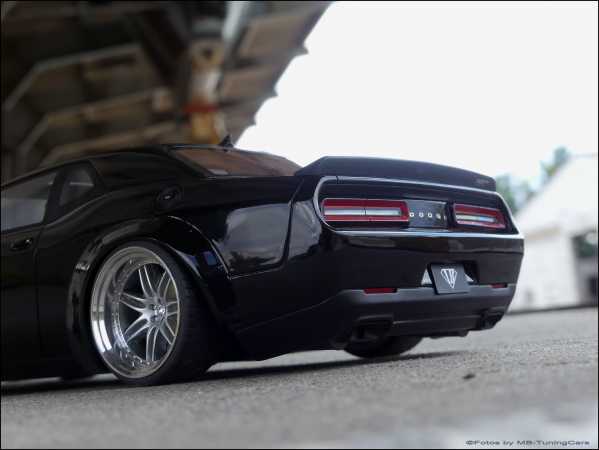 1:18 LB Performance Dodge Challenger SRT BLACK PANTER inkl. OVP